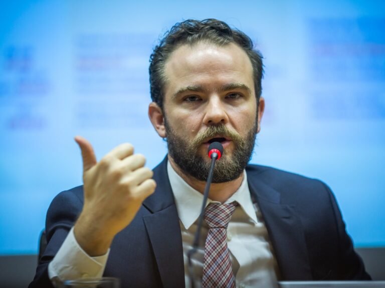 Durigan: Rubio é perigo maior que Trump ao Brasil, pois tem compromisso com família Bolsonaro