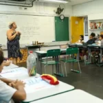 Educação em SP e RJ: Queda na Percepção de Melhoria em 4 Anos