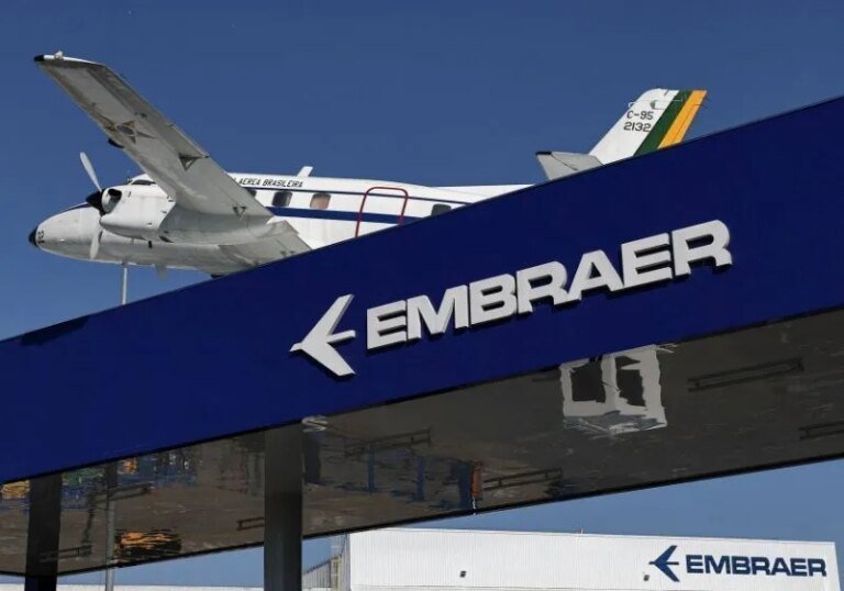 Fitch eleva rating da Embraer para "BBB", com perspectiva estável