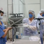 Estudo revela que 50% dos médicos de UTIs enfrentam burnout Estudo revela que 50% dos médicos de UTIs enfrentam burnout
