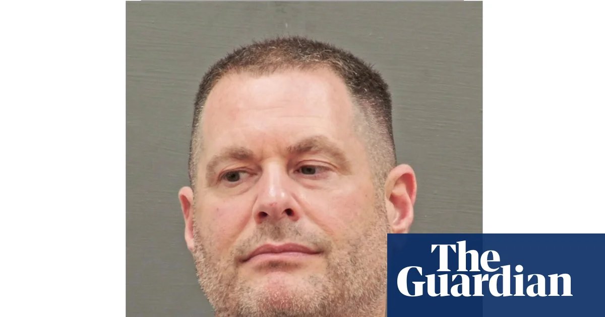 Ex-agente da CIA negocia acordo em caso de roubo de barras de ouro