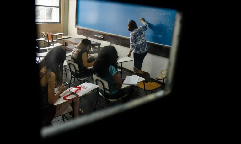 Extrema direita provoca medo e censura nas escolas brasileiras
