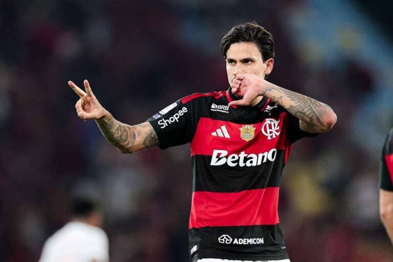 Flamengo conquista vitória sobre Bragantino e lidera o Brasileirão