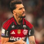 Flamengo vence Corinthians com gols de Paquetá e Bruno Henrique