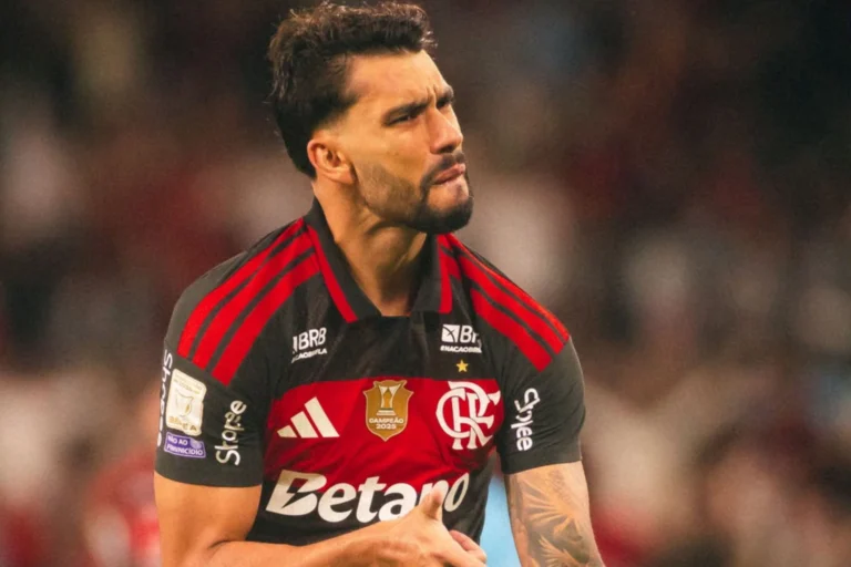 Flamengo vence Corinthians com gols de Paquetá e Bruno Henrique