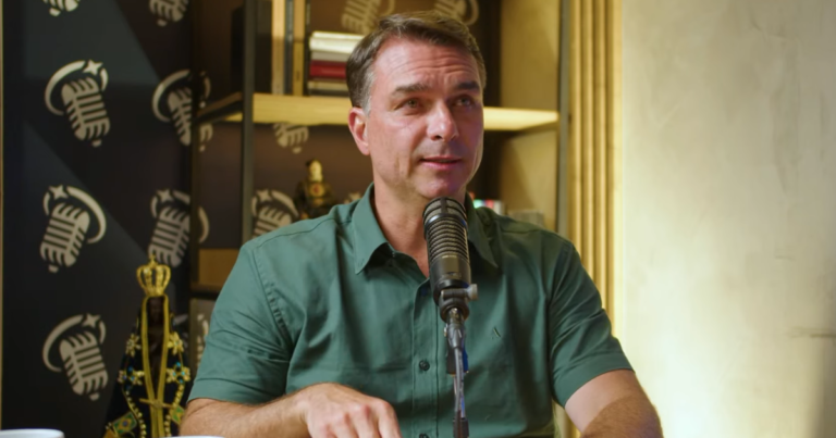 Fake news de Nossa Senhora Aparecida foi como facada em mim, diz Flávio