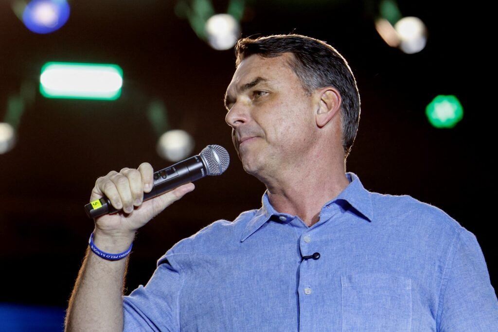 Flávio pede prisão de coordenador da Secom por incentivar fake news sobre Nossa Senhora Aparecida