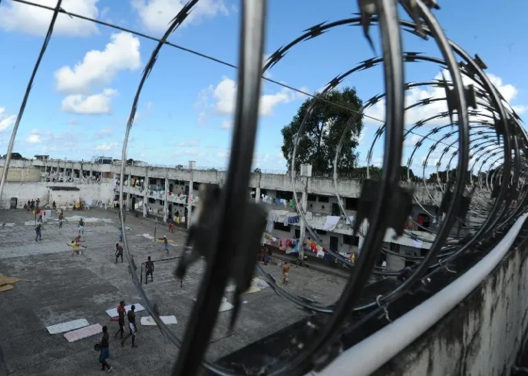 Gastos com prisões caem, mas estados falham em apoiar ex-detentos