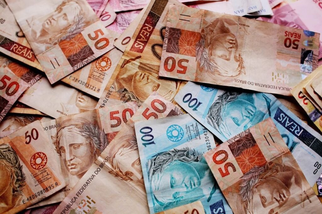 Governo prevê receita histórica de R$ 3,24 trilhões em 2026