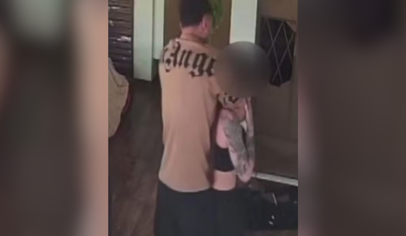 homem aplica ‘mata-leão’ em ex-mulher e a deixa desacordada