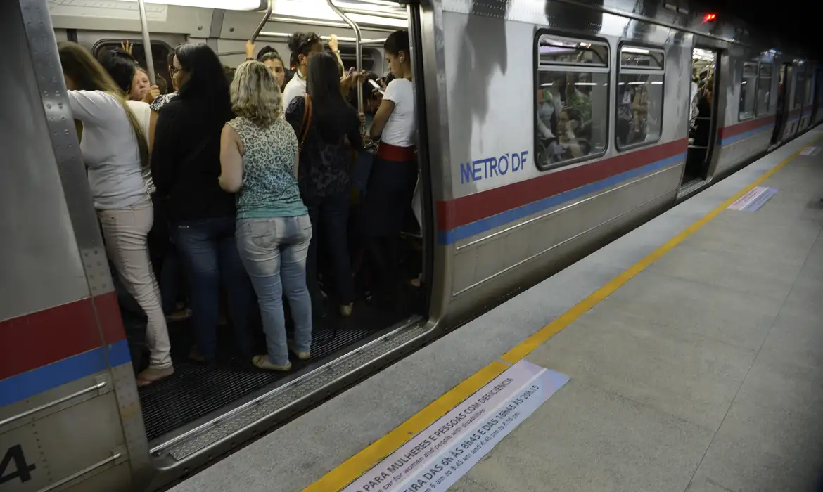 Impacto da Violência: 98% das Mulheres Brasileiras Alteram Rotina