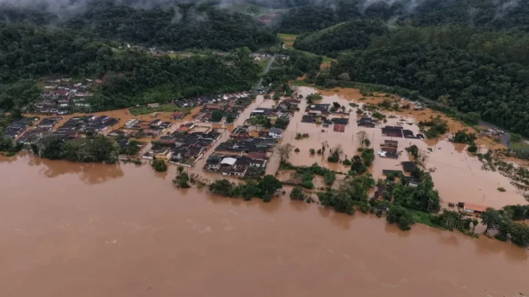 Impactos da Chuva em PR e SP: El Niño e Frentes Frias Ameaçam