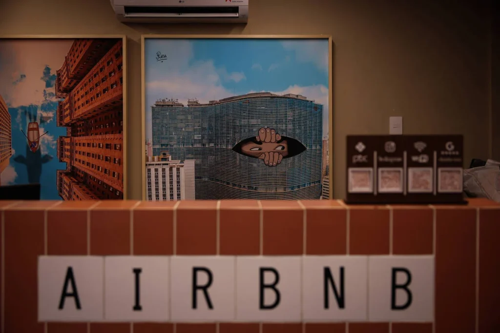Justiça interrompe ações contra Airbnb em condomínios brasileiros