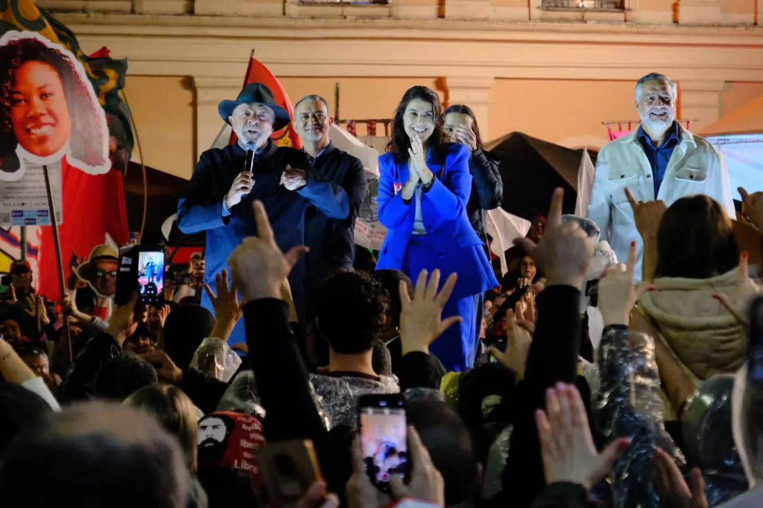 Em Porto Alegre, Lula diz que nenhum governante estrangeiro vai interferir na eleição no Brasil