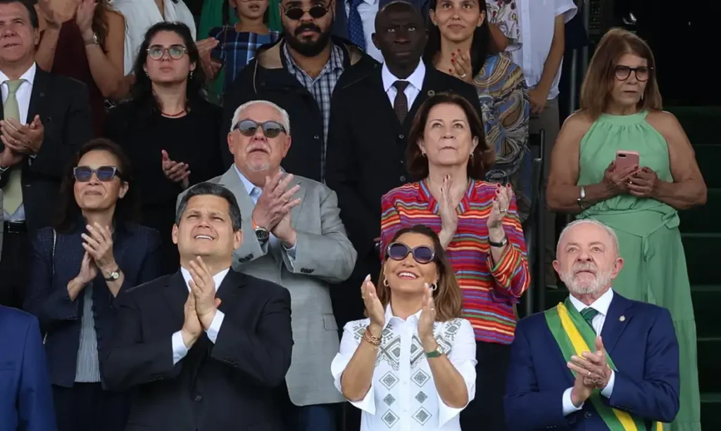 Lula e Poderes se Reúnem em 7 de Setembro: Fim da 6x1 em Debate