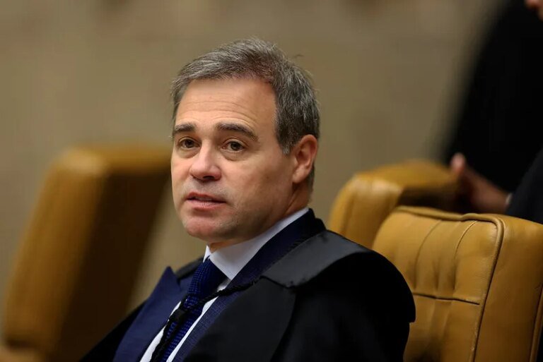 Mendonça tem até hoje para responder a acusações de Moraes