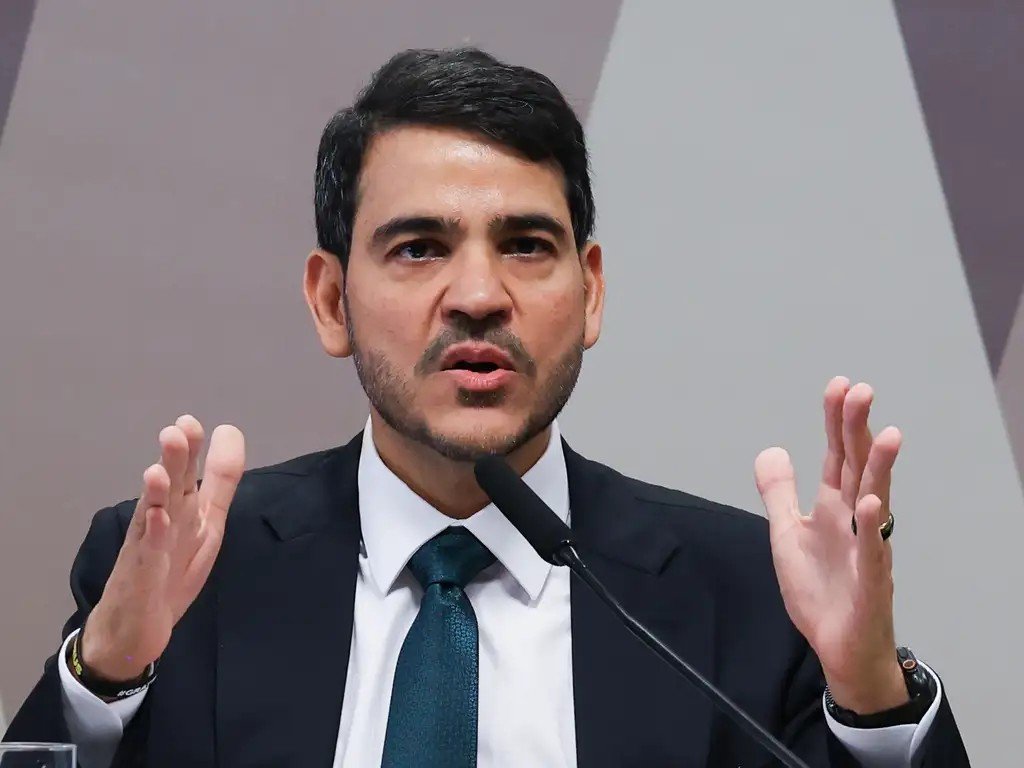 Messias comemora anulação de R$ 4,7 bi em precatórios e mira Flávio
