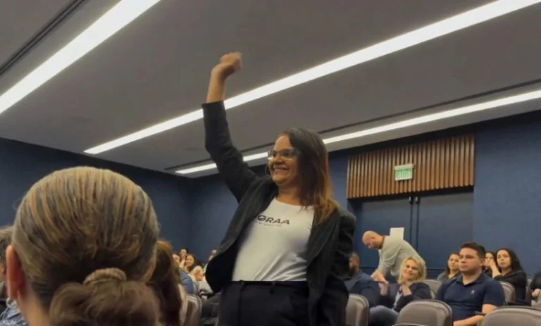 aos 54 anos, mulher que não tinha ensino fundamental passa em concurso