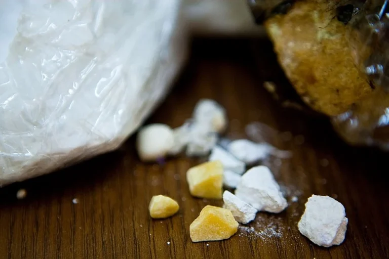 Novas drogas descobertas em saliva de festas em São Paulo
