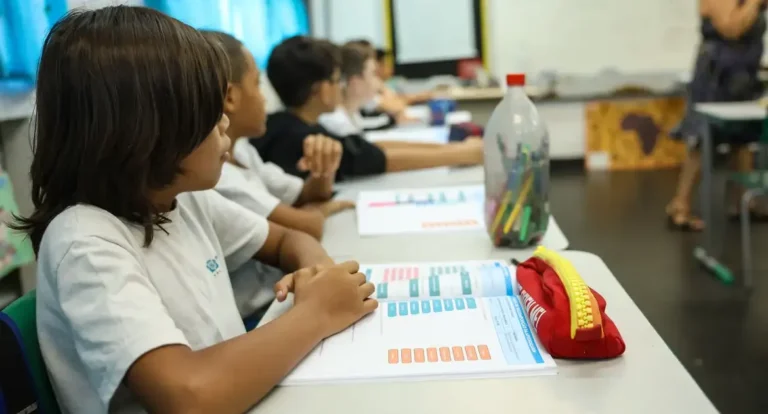 Professores têm 8 mil vagas gratuitas para pós-graduação