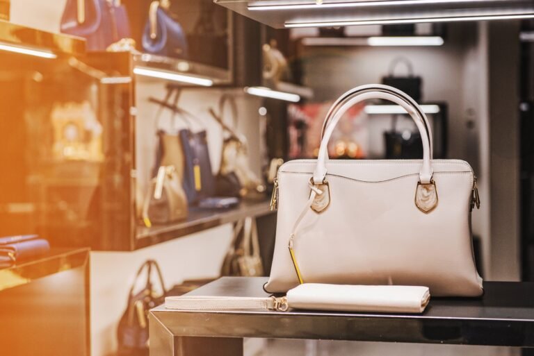 Ostentação: Entenda a Psicologia e Economia do Consumo de Luxo