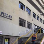 PUC-SP: Estudantes protestam contra cortes em bolsas de estudo