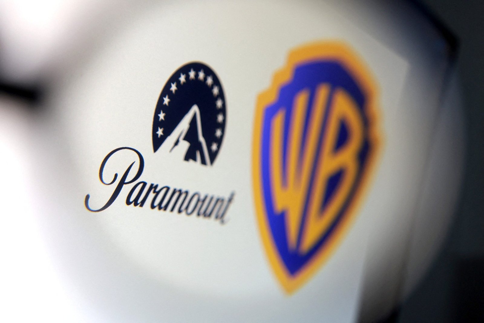 Paramount obtém aprovação judicial para adquirir Warner Bros.