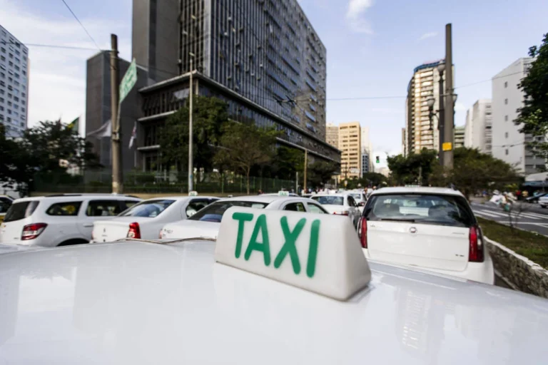 Prefeitura investiga taxista que cobrou R$ 30 mil por corrida de R$ 30
