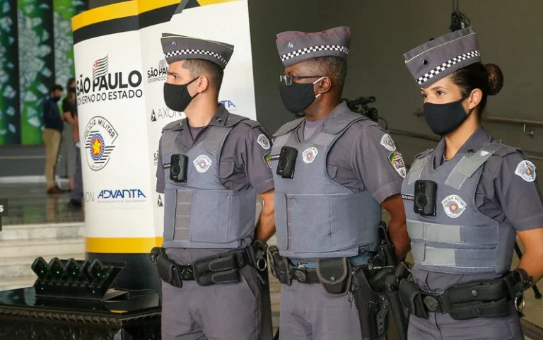 Regulação de câmeras corporais estagnada em meio a recorde de letalidade policial