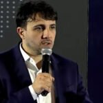 Renan Santos move ação no TSE contra aumento do Bolsa Família