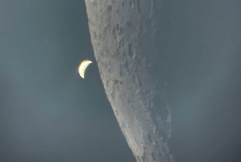 Vênus surpreende com aparência de Lua crescente; entenda o fenômeno.