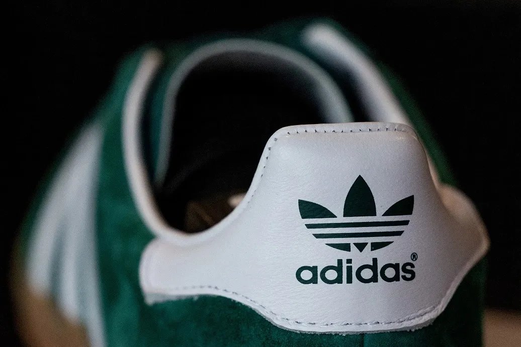Adidas move ação contra marca australiana por design listrado