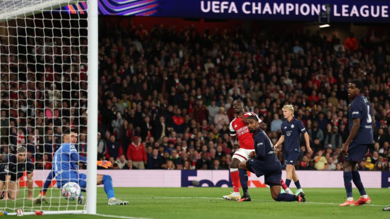 Arsenal vence Lille e Atlético de Madrid supera Manchester United