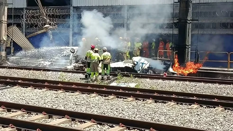 Avião cai e pega fogo em BH: piloto morre em tragédia aérea