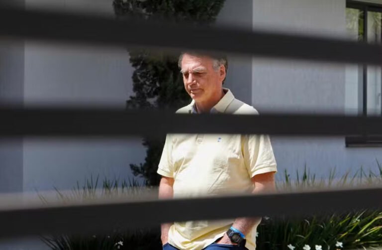 Após 1º turno das eleições, Bolsonaro pede a Moraes para ver Flávio