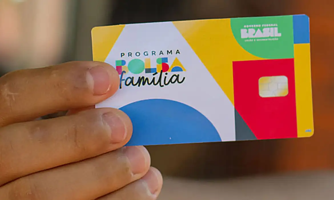 Brasil cria 4,6 milhões de vagas para beneficiários do Bolsa Família