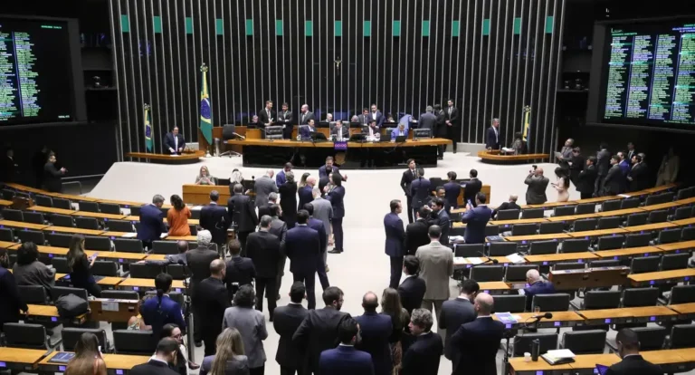 Concurso da Câmara oferece salário de até R$ 32,6 mil; veja vagas