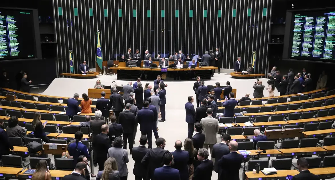 Concurso da Câmara oferece salário de até R$ 32,6 mil; veja vagas