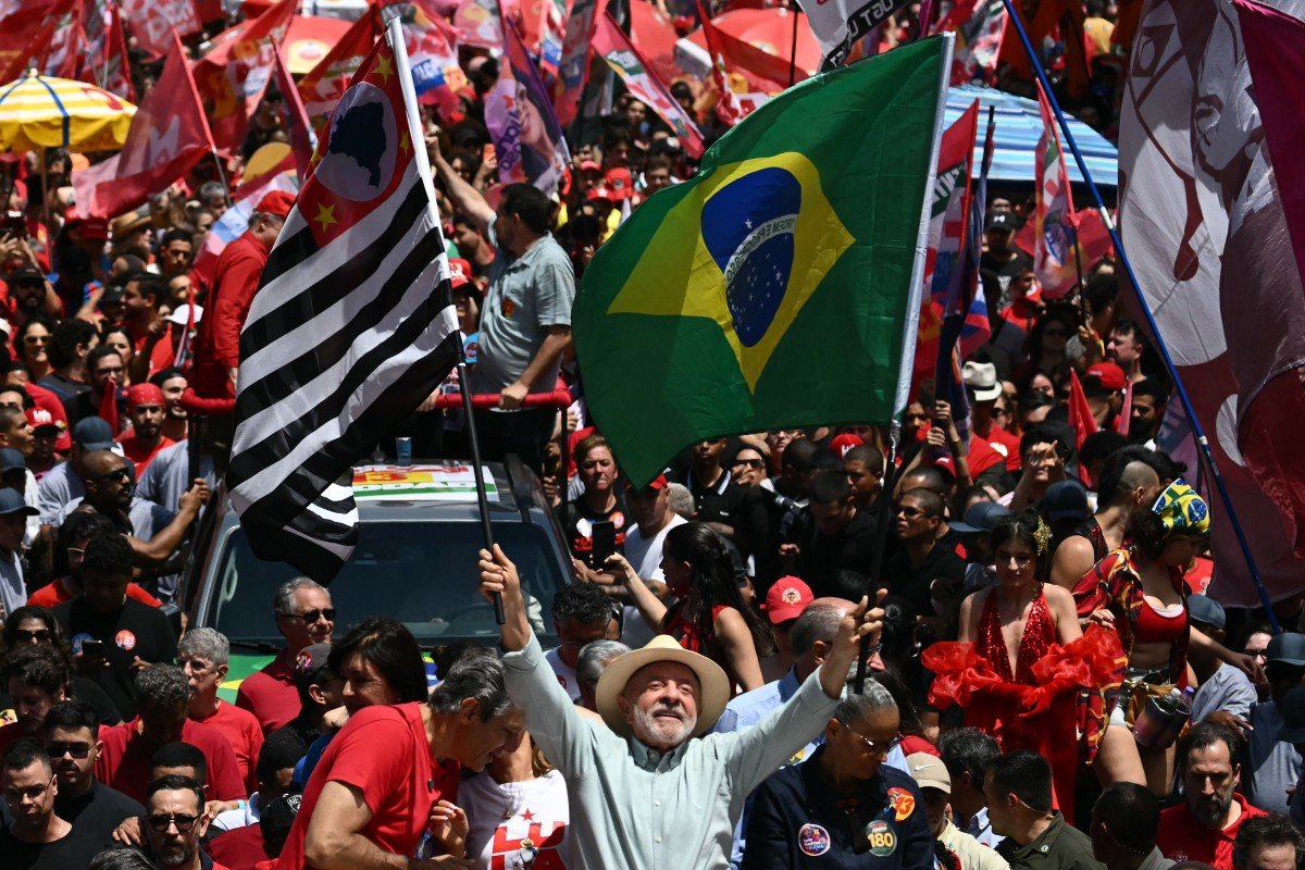 Ato de Lula na Paulista tem confusão após PM pedir retirada de caminhões