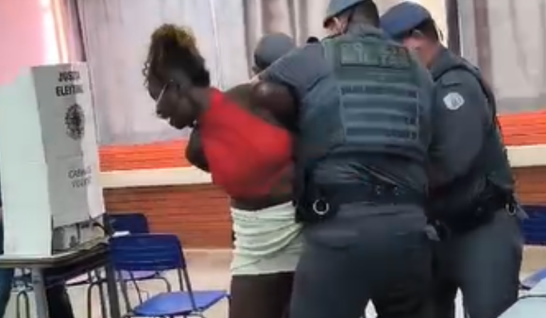 eleitora é algemada após se recusar a deixar seção eleitoral em Franca