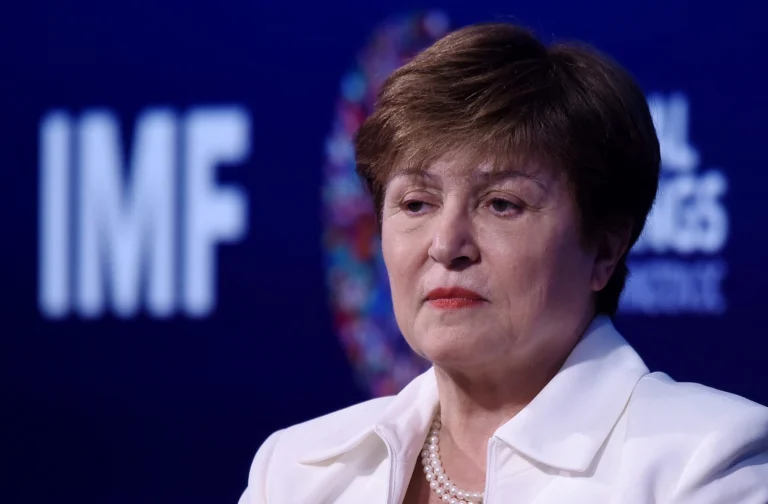 FMI: IA pode impactar 40% dos empregos e dificultar jovens no mercado