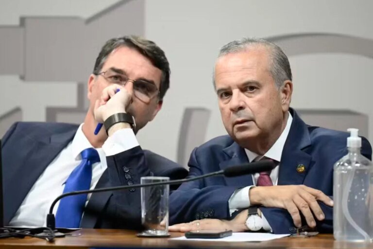 Por apoio no 2º turno, coordenador de Flávio liga para caciques do Centrão