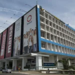 Idoso recebe indenização após queda em estacionamento de shopping no DF