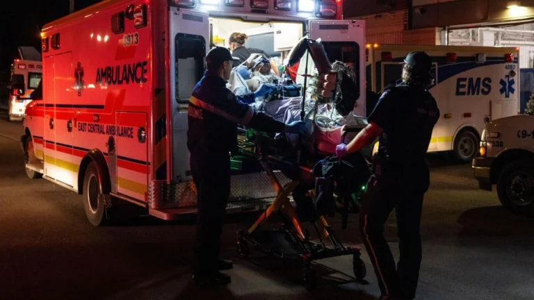 Incêndio em base militar canadense deixa quatro mortos e feridos