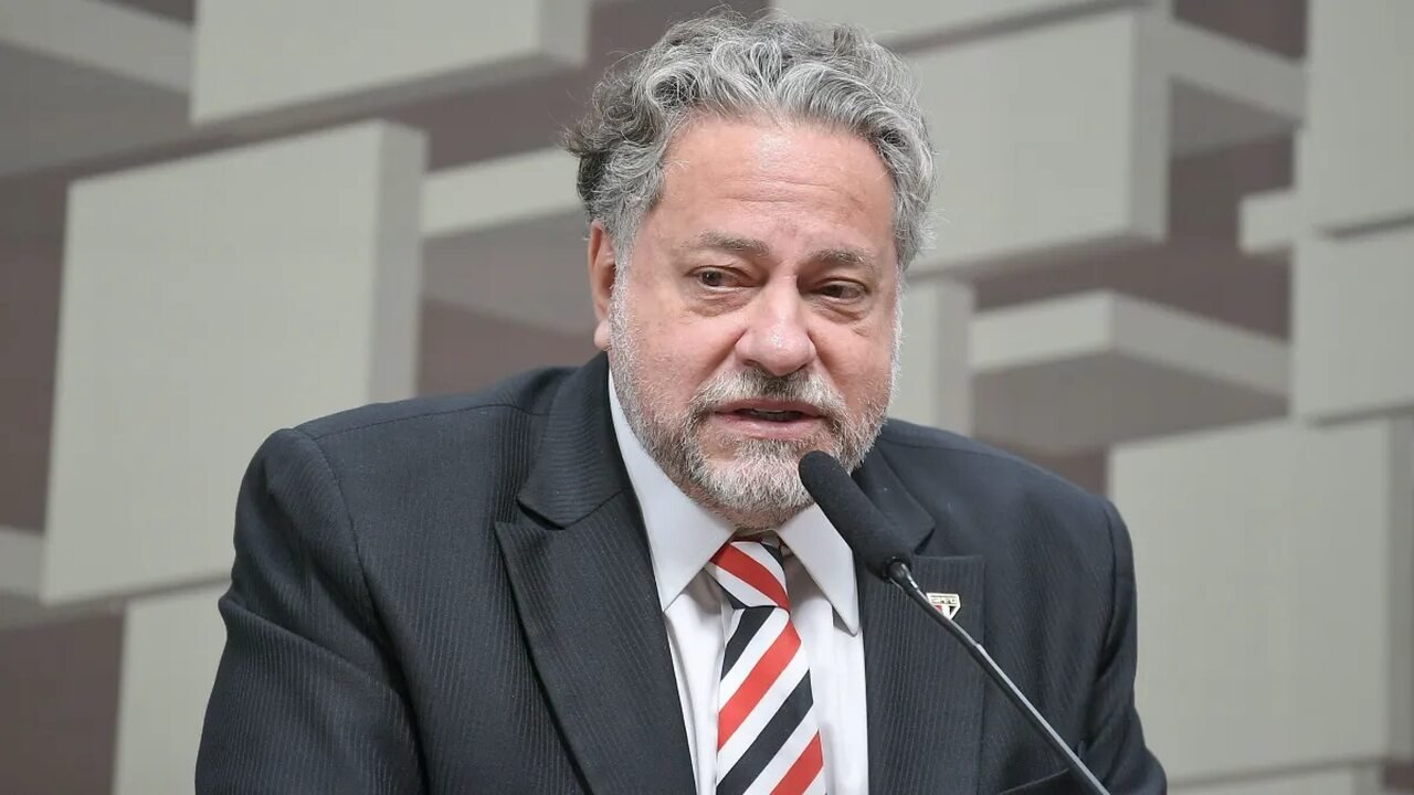 Julio Casares processa Meta por conta do Instagram desativada