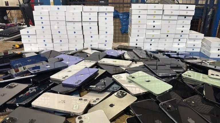 Lula determina bloqueio de 143 celulares em presídio carioca