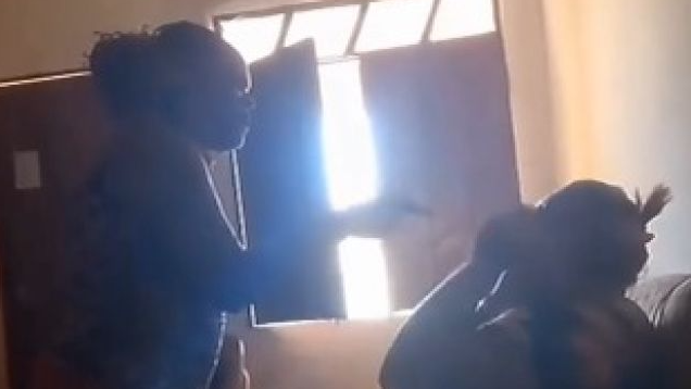 mãe dá tapa em mulher após suposta agressão contra filha de 17 anos