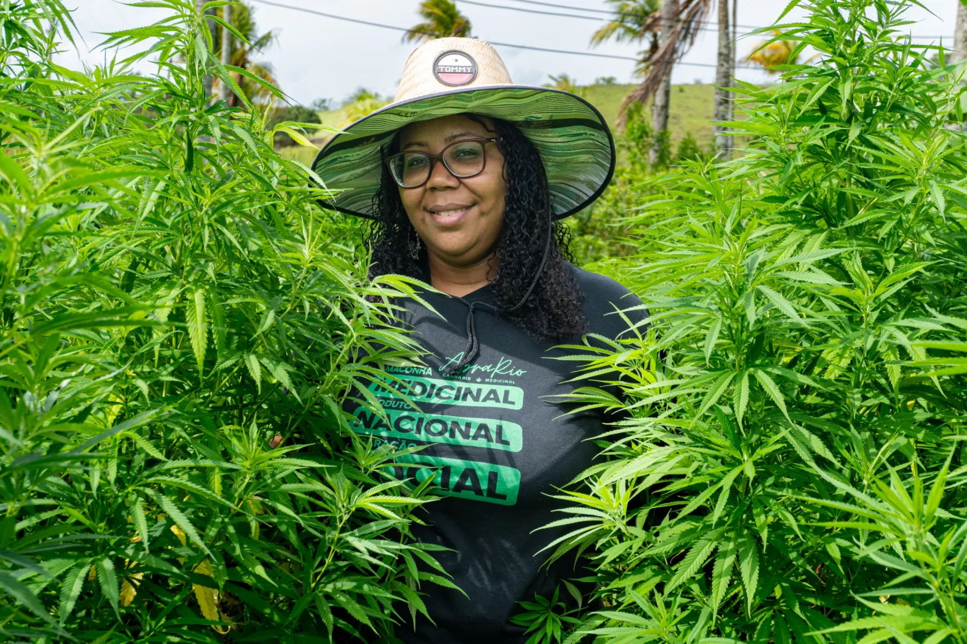 Mulher negra faz história ao receber licença para cultivar cannabis medicinal