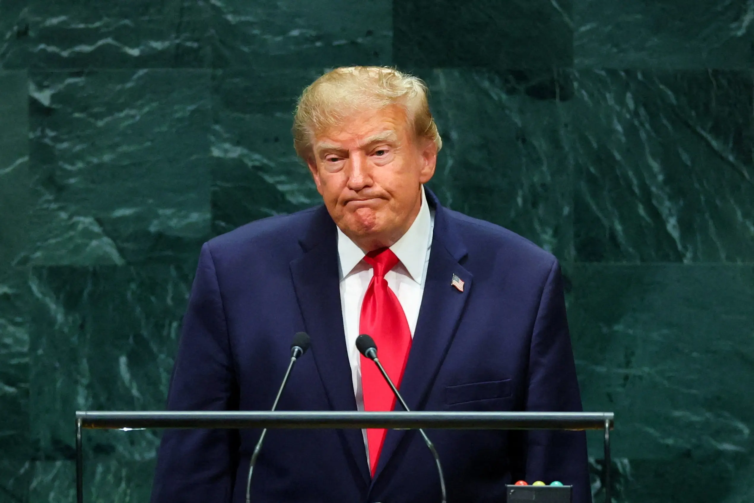 Trump critica uso de 'IA' em vez de 'superinteligência'